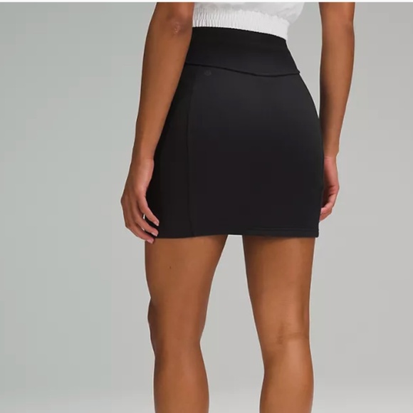 LULULEMON Scuba HR mini skirt.SOLD. - Picture 4 of 7
